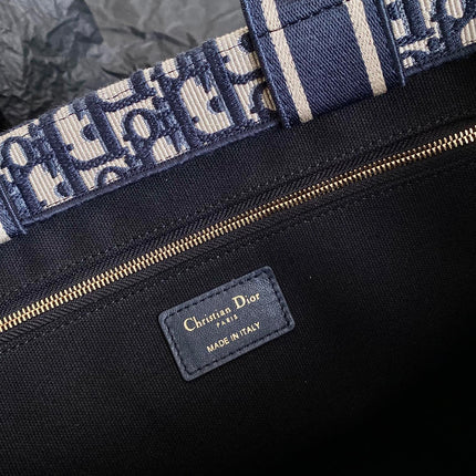 MEDIUM BOOK TOTE 36 BLUE OBLIQUE EMBROIDERY