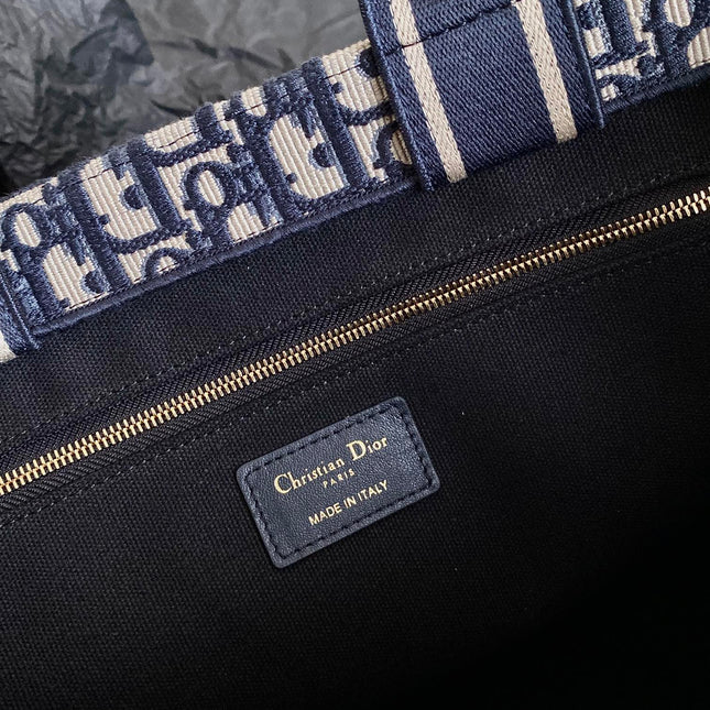 MEDIUM BOOK TOTE 36 BLUE OBLIQUE EMBROIDERY