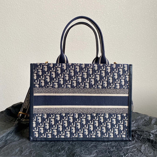 MEDIUM BOOK TOTE 36 BLUE OBLIQUE EMBROIDERY