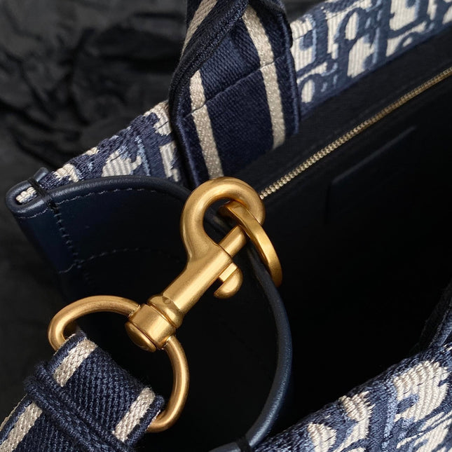 MINI BOOK TOTE 26 BLUE OBLIQUE EMBROIDERY