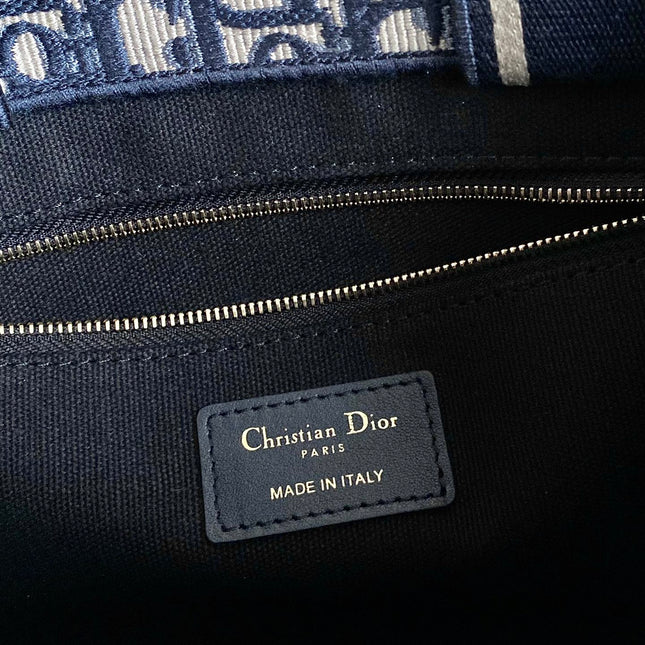 MINI BOOK TOTE 26 BLUE OBLIQUE EMBROIDERY
