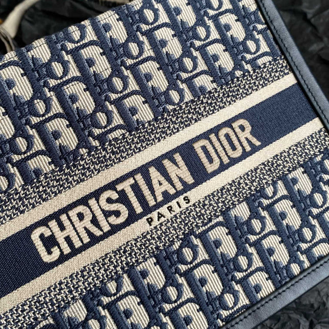 MINI BOOK TOTE 26 BLUE OBLIQUE EMBROIDERY