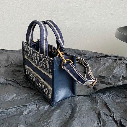 MINI BOOK TOTE 21 BLUE OBLIQUE EMBROIDERY