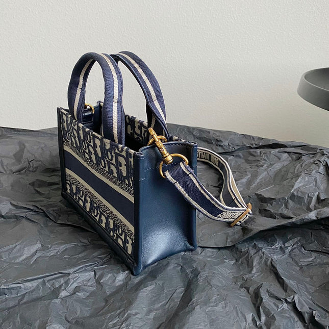 MINI BOOK TOTE 21 BLUE OBLIQUE EMBROIDERY