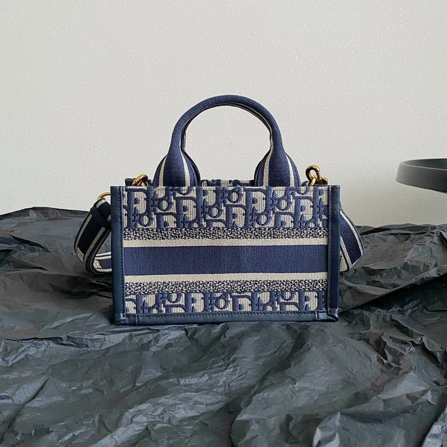 MINI BOOK TOTE 21 BLUE OBLIQUE EMBROIDERY