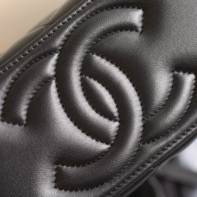CHANEL 25S VANITY BAG 17 CM IN BLACK LAMBSKIN WITH PEARL STRAP