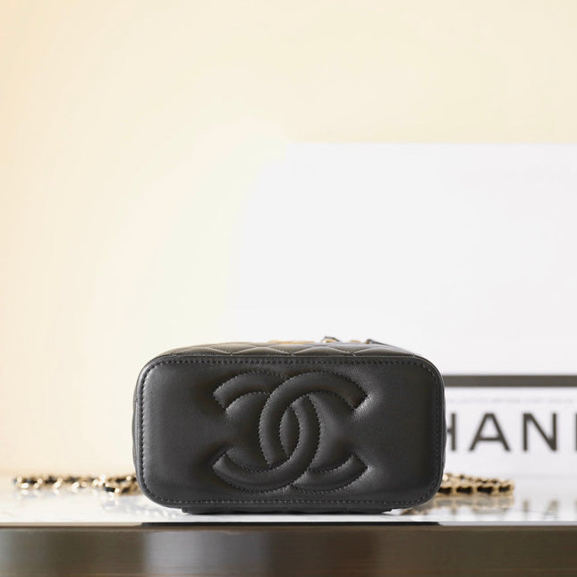 CHANEL 25S VANITY BAG 17 CM IN BLACK LAMBSKIN WITH PEARL STRAP
