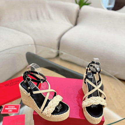 GARAVANI ROCKSTUD WEDGE SANDALS IN BLACK CALFSKIN AND BEIGE RAFFIA