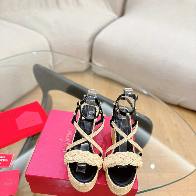 GARAVANI ROCKSTUD WEDGE SANDALS IN BLACK CALFSKIN AND BEIGE RAFFIA