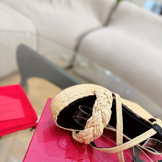 GARAVANI ROCKSTUD WEDGE SANDALS IN BLACK CALFSKIN AND BEIGE RAFFIA