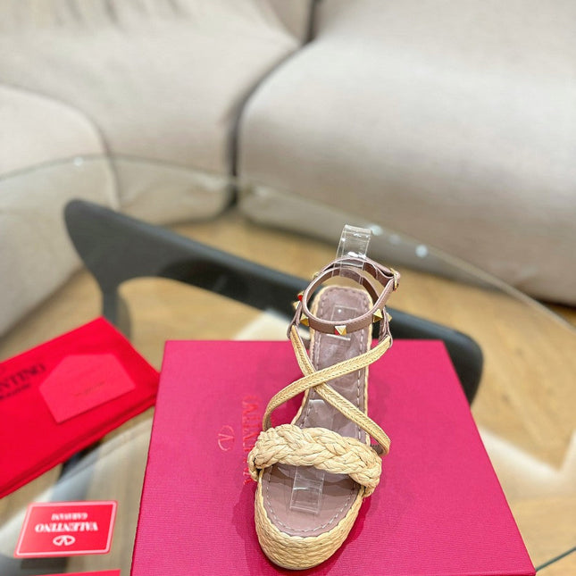 GARAVANI ROCKSTUD WEDGE SANDALS IN ROSY BROWN CALFSKIN AND BEIGE RAFFIA