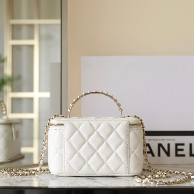 CHANEL 25S VANITY BAG 17 CM IN WHITE LAMBSKIN WITH PEARL STRAP