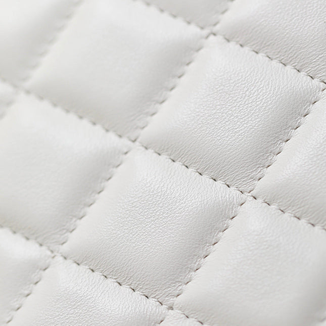 CHANEL 25S VANITY BAG 17 CM IN WHITE LAMBSKIN WITH PEARL STRAP