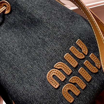 TOTE 22 BAG IN BLACK DENIM