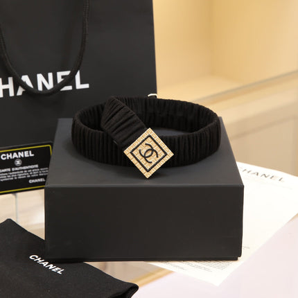 CC 30 MM SQUARE BUCKLE BELT IN BLACK SUEDE WITH GOLD MIX BLACK HARDWARE