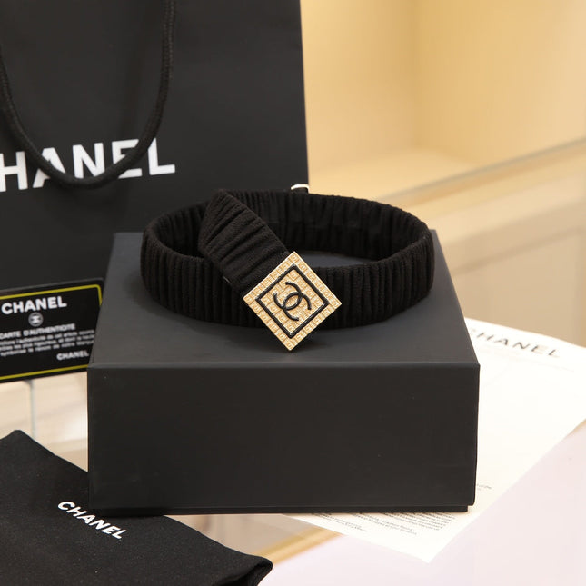 CC 30 MM SQUARE BUCKLE BELT IN BLACK SUEDE WITH GOLD MIX BLACK HARDWARE