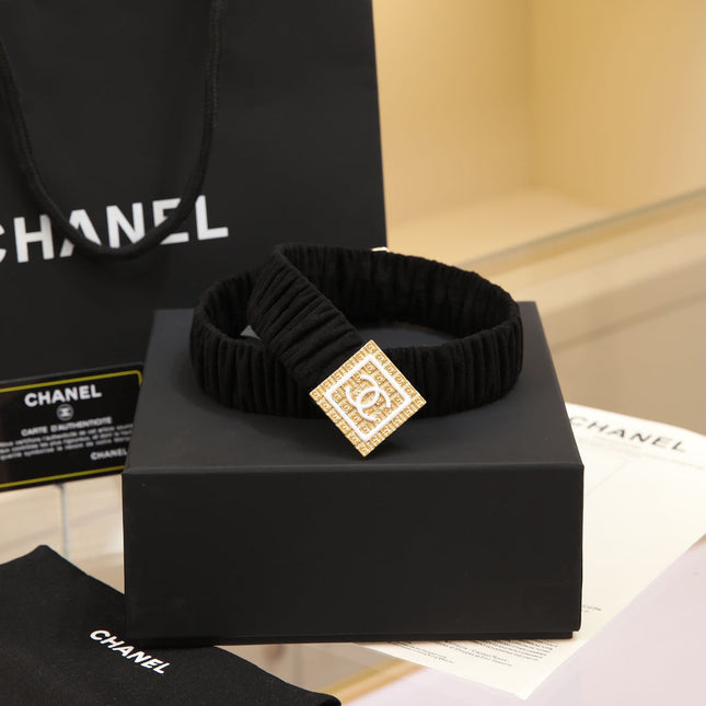 CC 30 MM SQUARE BUCKLE BELT IN BLACK SUEDE WITH GOLD HARDWARE