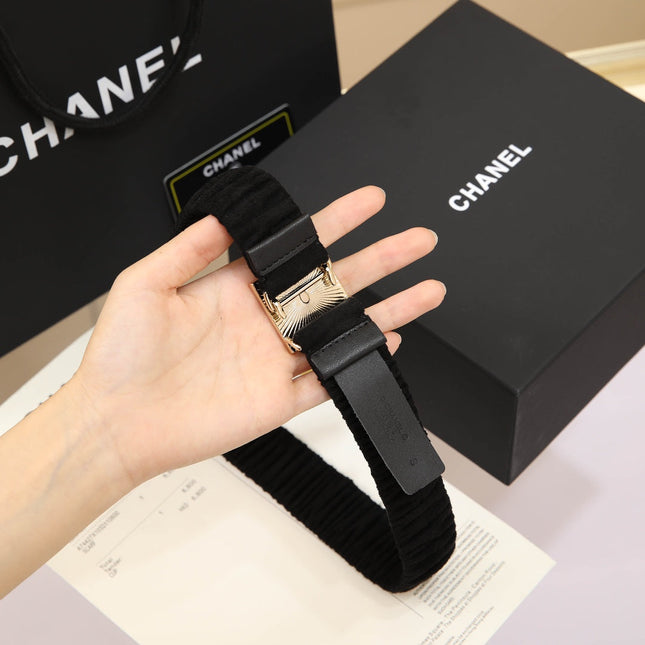 CC 30 MM SQUARE BUCKLE BELT IN BLACK SUEDE WITH GOLD HARDWARE