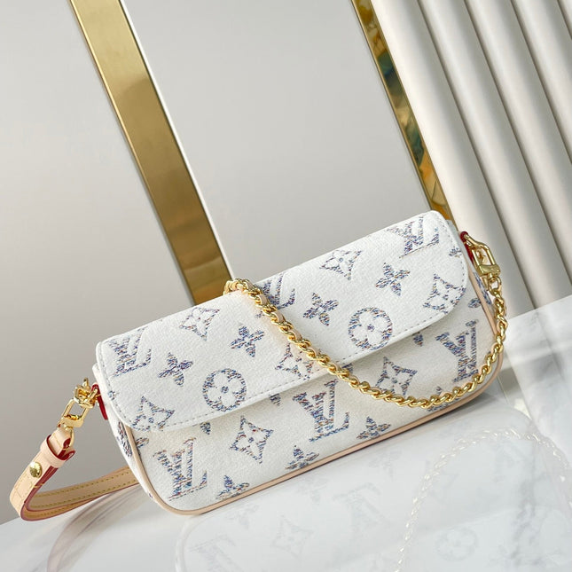 WALLET ON CHAIN IVY 23 IN WHITE MONOGRAM JACQUARD FABRIC GOLD HARDWARE
