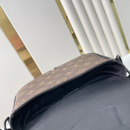 MONTSOURIS MESSENGER PM 20 IN BROWN MONOGRAM CANVAS