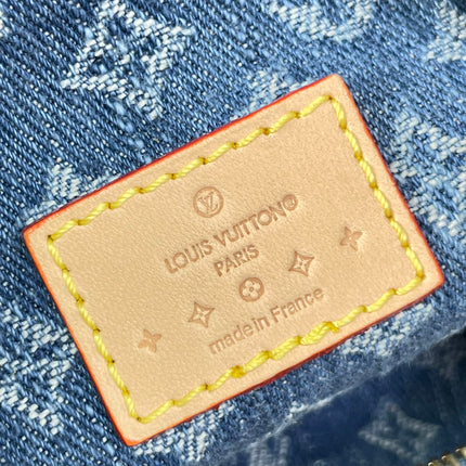 HILLS POCHETTE 18 IN BLUE MONOGRAM DENIM