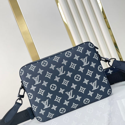 TRIO MESSENGER 25 IN PRUSSIAN BLUE MONOGRAM SHADOW CALFSKIN