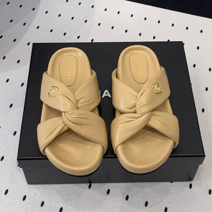 TWISTED SLIPPERS IN DARK CREAM LAMBSKIN