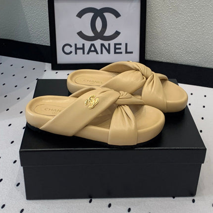 TWISTED SLIPPERS IN DARK CREAM LAMBSKIN