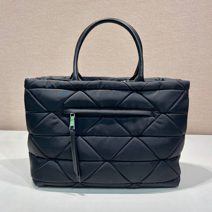 TRIANGLE PATTERN TOTE BAG 33 IN BLACK QUILTED RE-NYLON