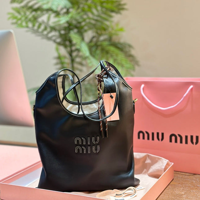 TOTE 30 HANDBAG IN BLACK CALFSKIN