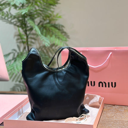 TOTE 30 HANDBAG IN BLACK CALFSKIN