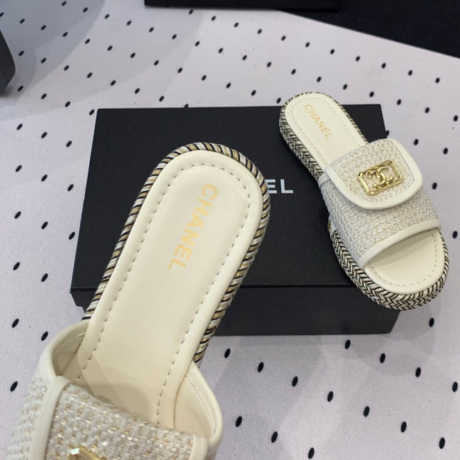 Double CC Women New Trendy Calfskin Slippers White