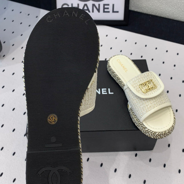 Double CC Women New Trendy Calfskin Slippers White