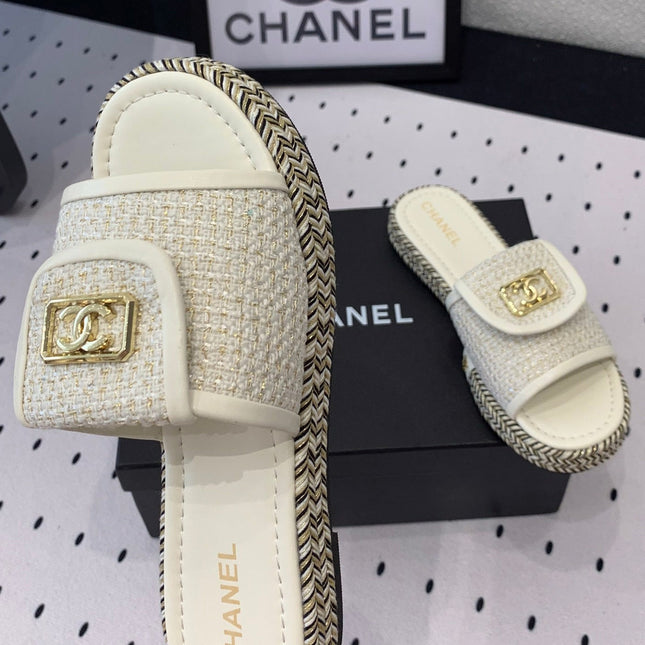 Double CC Women New Trendy Calfskin Slippers White