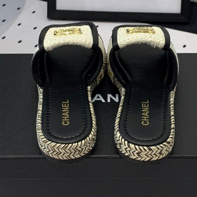 Double CC Women New Trendy Calfskin Slippers White Black