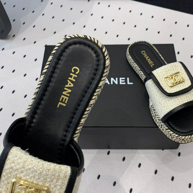 Double CC Women New Trendy Calfskin Slippers White Black