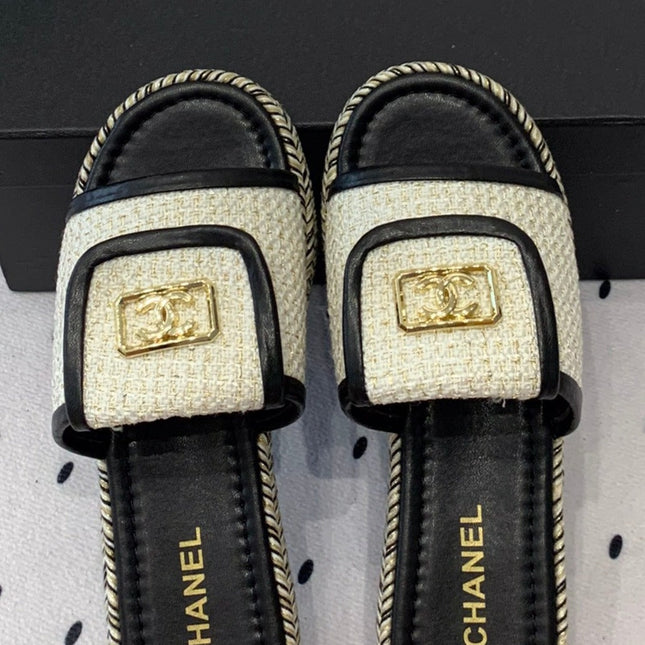 Double CC Women New Trendy Calfskin Slippers White Black