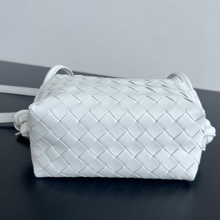 SMALL TOP HANDLE LOOP 19 IN WHITE CALFSKIN