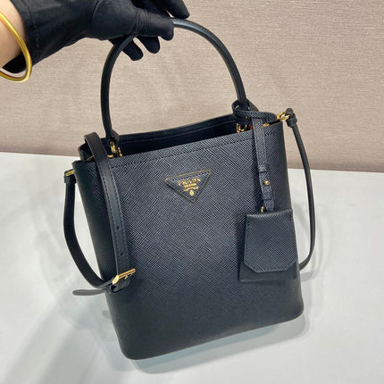 BUCKET BAG 23 IN BLACK SAFFIANO LEATHER