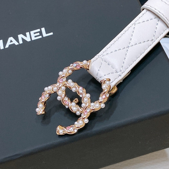 CC BELT 20MM IN WHITE EMBROIDERED CALFSKIN GOLD HARDWARE ATTACH PEARL