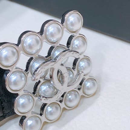 CC BELT 30 MM IN BLACK CALFSKIN SILVER HARDWARE ATTACH PEARLS
