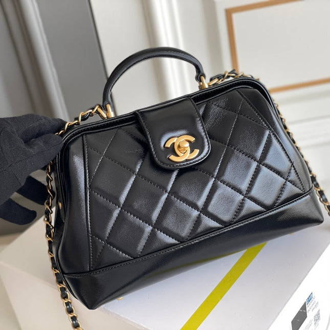 CC MEDIUM 23 BAG WITH HANDLE IN BLACK LAMBSKIN