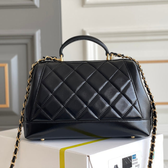 CC MEDIUM 23 BAG WITH HANDLE IN BLACK LAMBSKIN