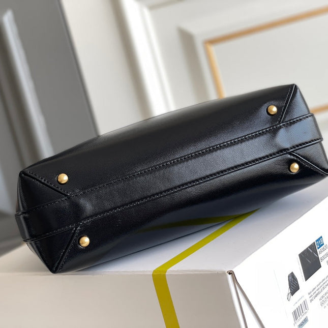 CC MEDIUM 23 BAG WITH HANDLE IN BLACK LAMBSKIN