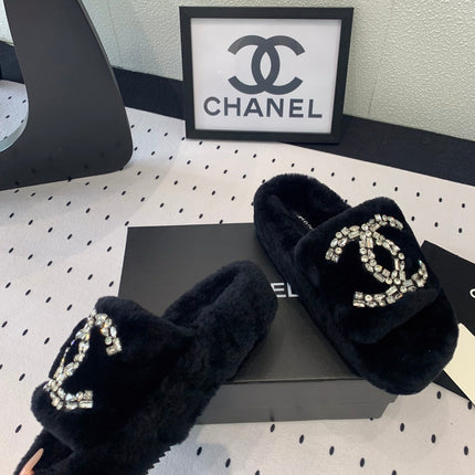 THICK-SOLED SLIPPERS IN BLACK SHEEP WOOL