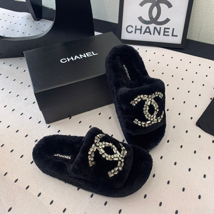 THICK-SOLED SLIPPERS IN BLACK SHEEP WOOL