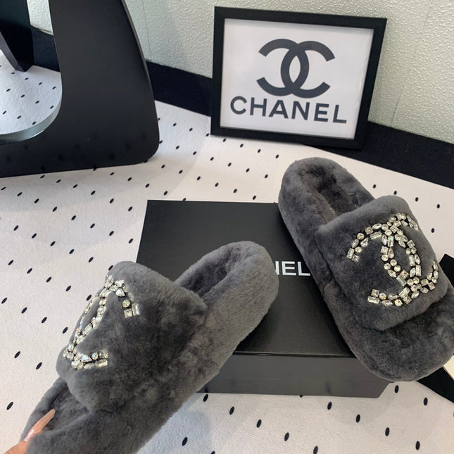 THICK-SOLED SLIPPERS IN GREY SHEEP WOOL