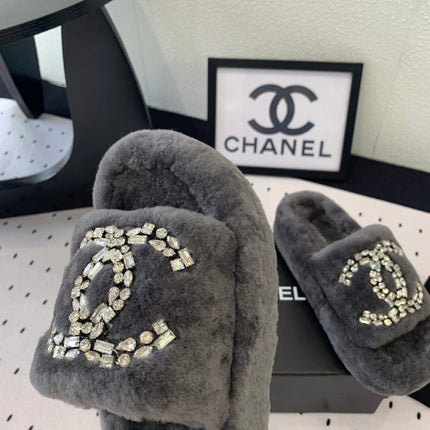 THICK-SOLED SLIPPERS IN GREY SHEEP WOOL