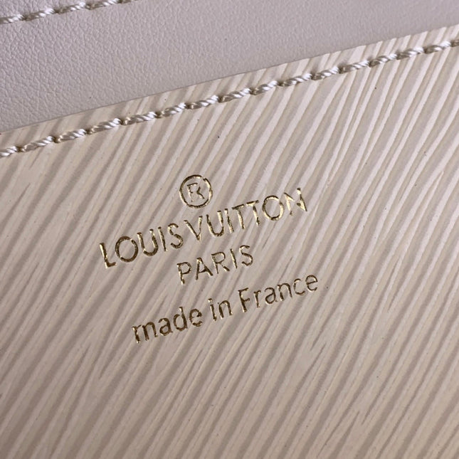 TWIST MM 23 IN QUARTZ WHITE EPI LEATHER GOLD HARDWARE