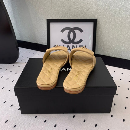CC SLIPPERS IN YELLOW CREAM CALFSKIN